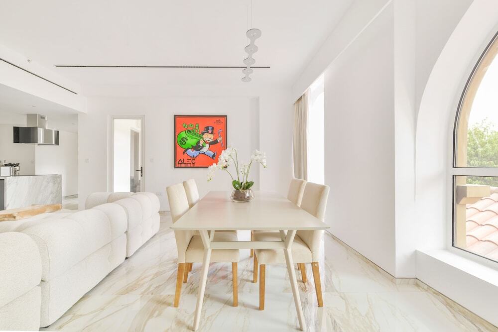 Дубай: Stunning 1BR in Bahar near JBR Beach