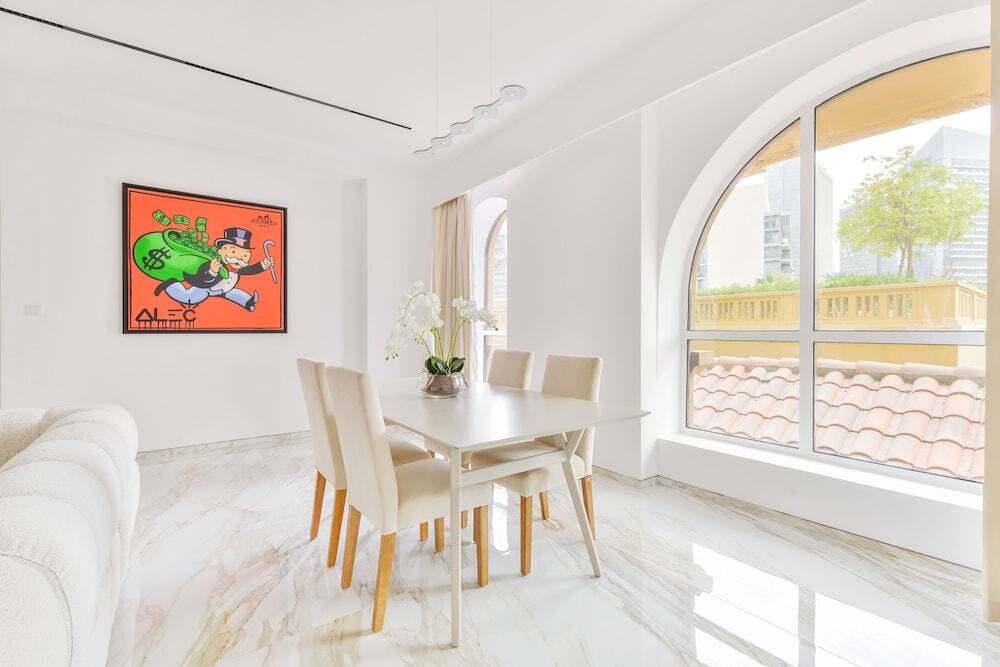 Дубай: Stunning 1BR in Bahar near JBR Beach