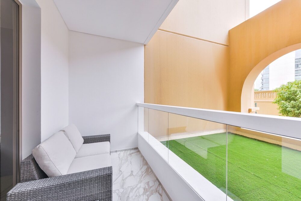 Дубай: Stunning 1BR in Bahar near JBR Beach