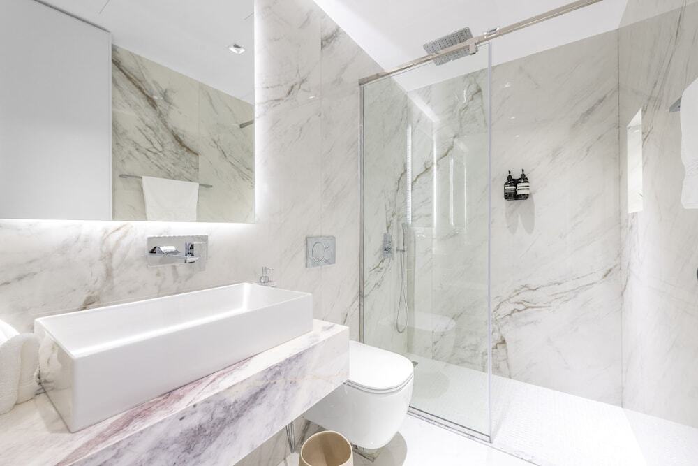 Дубай: Stunning 1BR in Bahar near JBR Beach