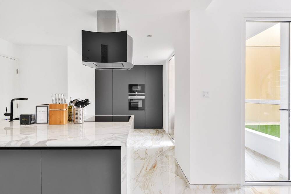 Дубай: Stunning 1BR in Bahar near JBR Beach