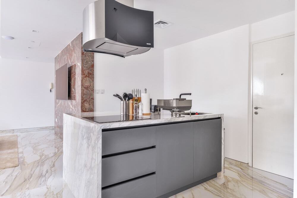 Дубай: Stunning 1BR in Bahar near JBR Beach
