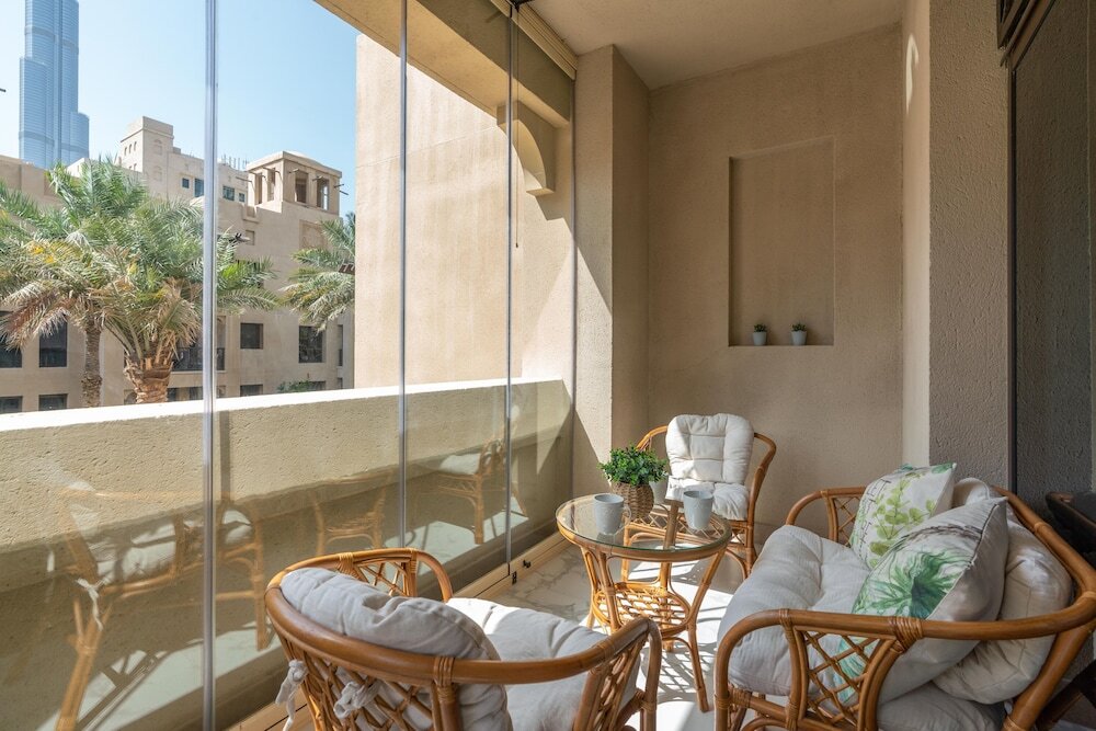 Дубай: Whitesage - Fully Renovated Spacious 2BR Apt. with Burj Views