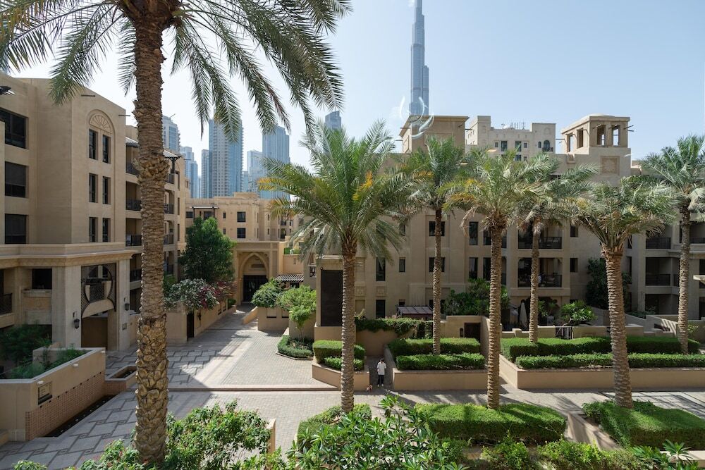 Дубай: Whitesage - Fully Renovated Spacious 2BR Apt. with Burj Views