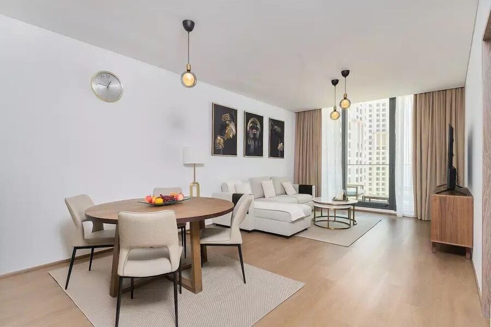 Дубай: New apt in Dubai Marina with balcony