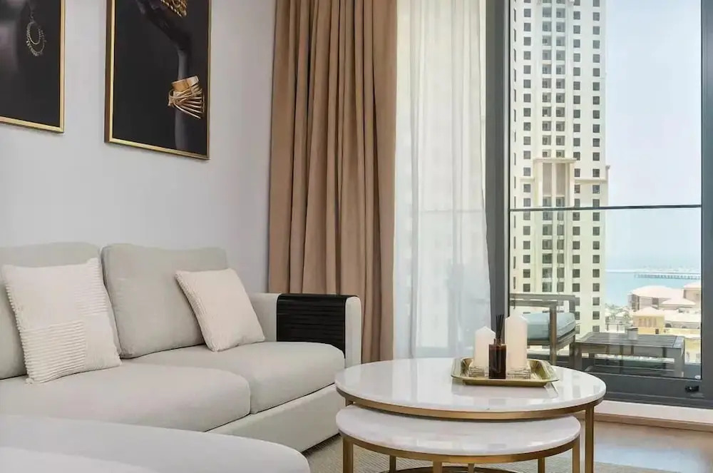 Дубай: New apt in Dubai Marina with balcony