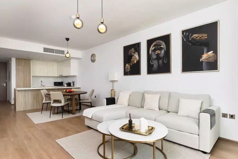 Дубай: New apt in Dubai Marina with balcony