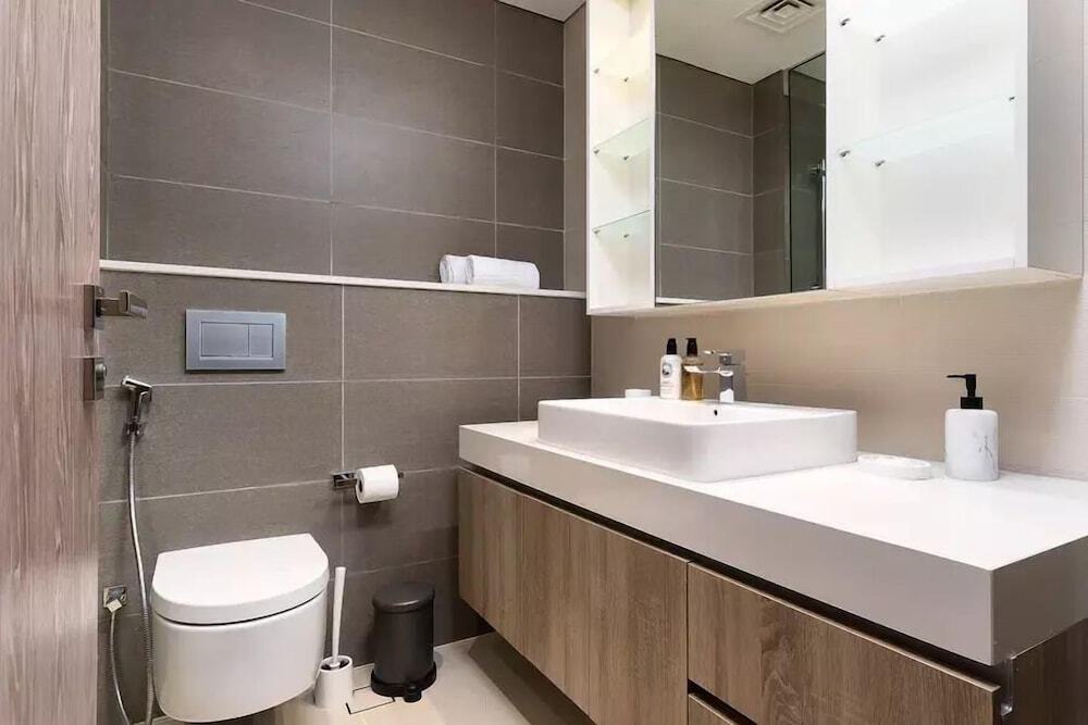 Дубай: New apt in Dubai Marina with balcony