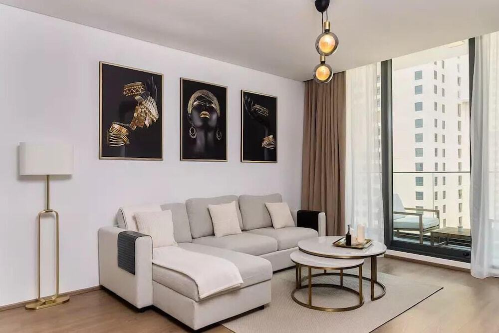 Дубай: New apt in Dubai Marina with balcony