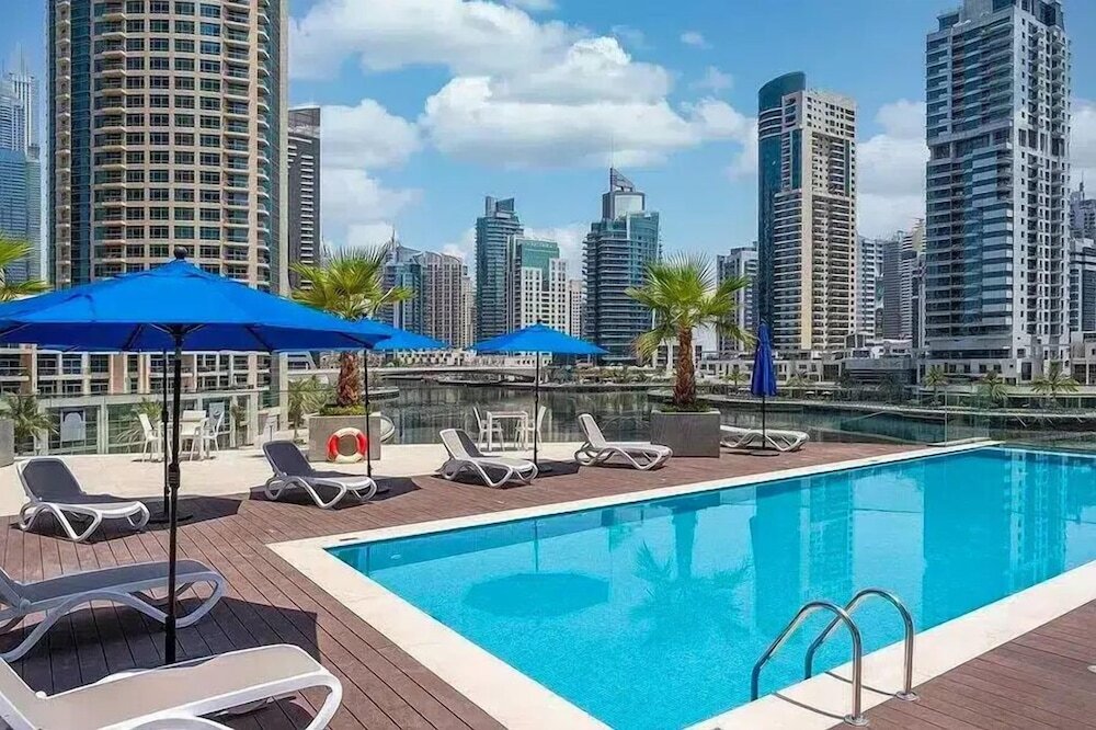 Дубай: New apt in Dubai Marina with balcony