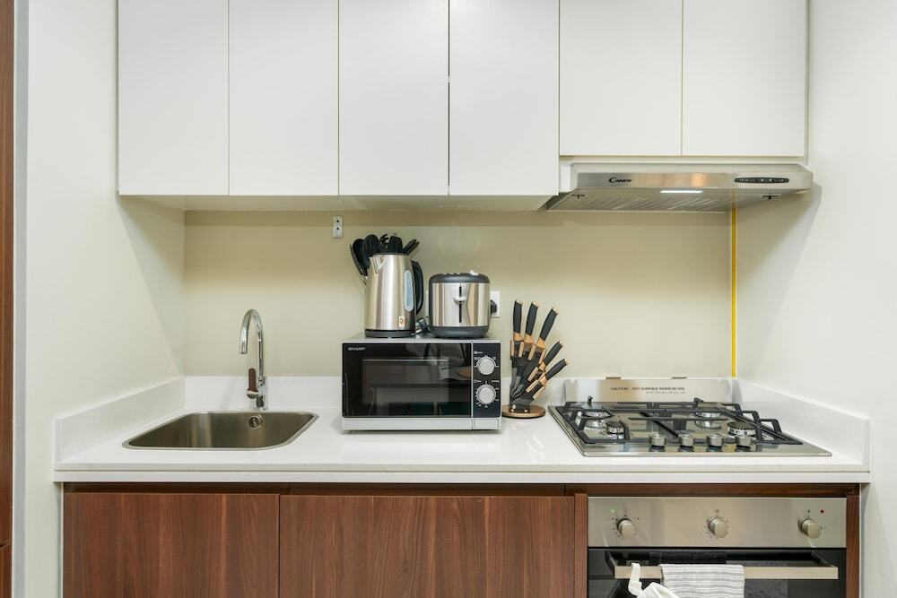 Дубай: Whitesage - Stylish Apt With Balconies In The Heart of Dubai