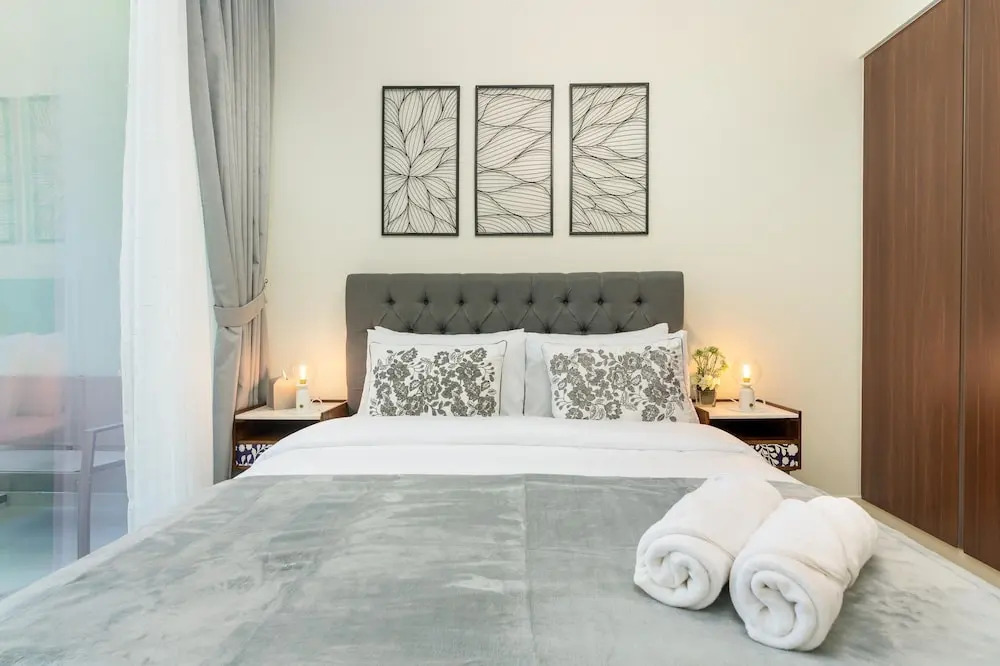 Дубай: Whitesage - Stylish Apt With Balconies In The Heart of Dubai