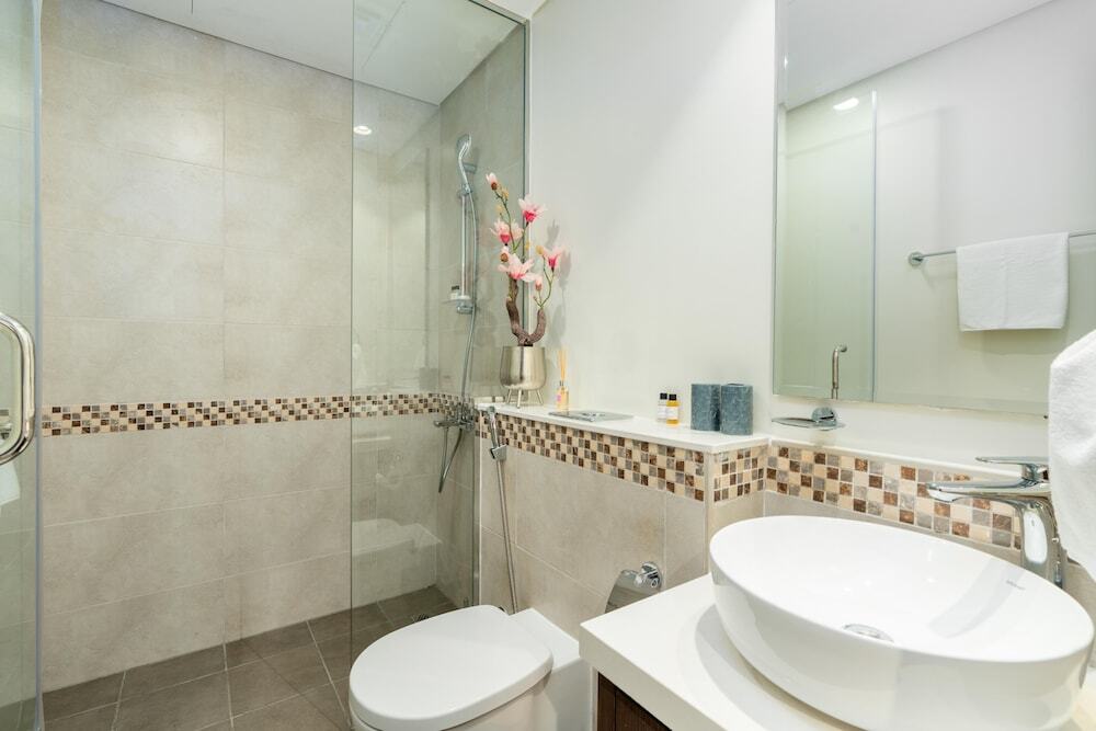 Дубай: Whitesage - Stylish Apt With Balconies In The Heart of Dubai