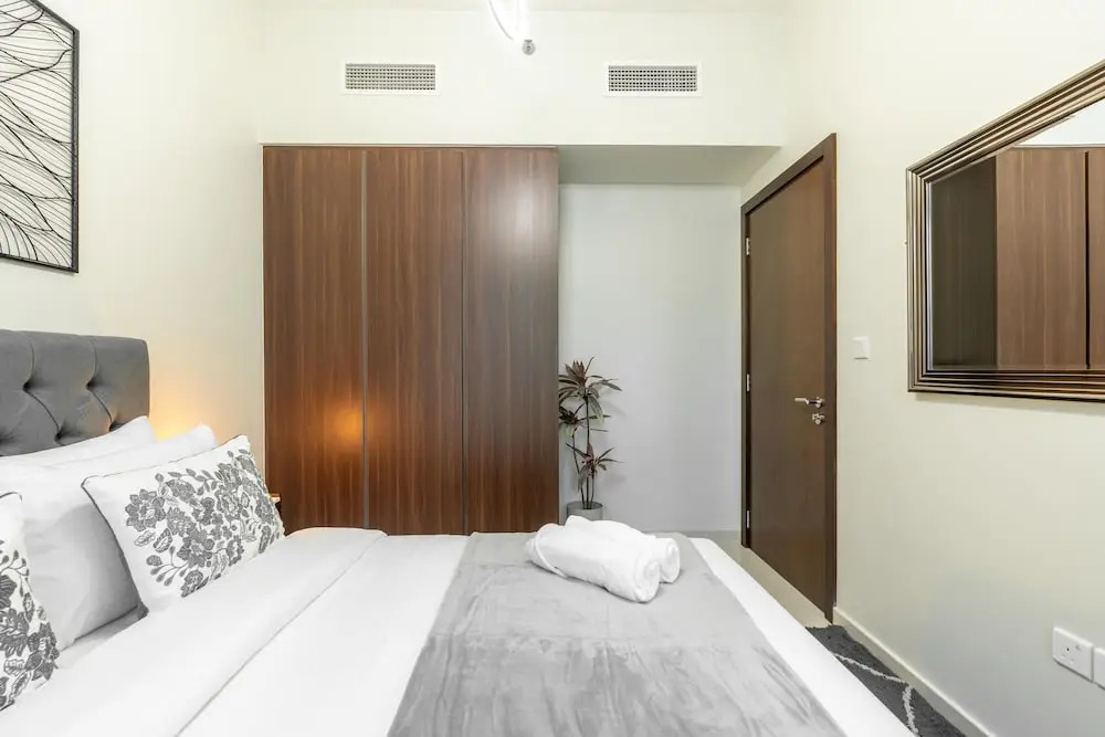 Дубай: Whitesage - Stylish Apt With Balconies In The Heart of Dubai