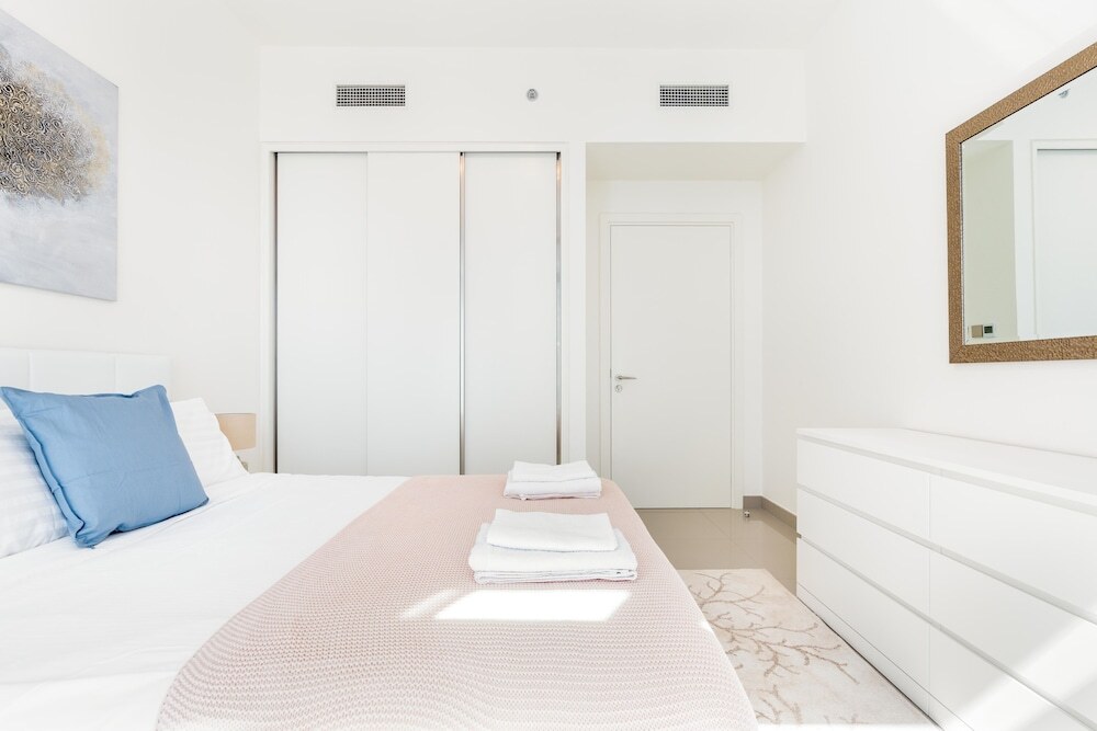Дубай: Vacay Lettings - Beach Vista  Beachfront