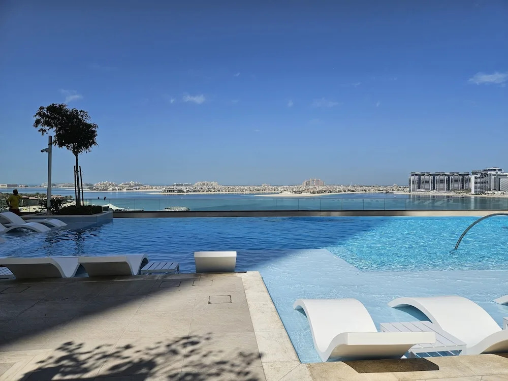 Дубай: Vacay Lettings - Beach Vista  Beachfront
