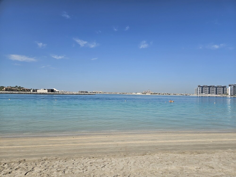 Дубай: Vacay Lettings - Beach Vista  Beachfront