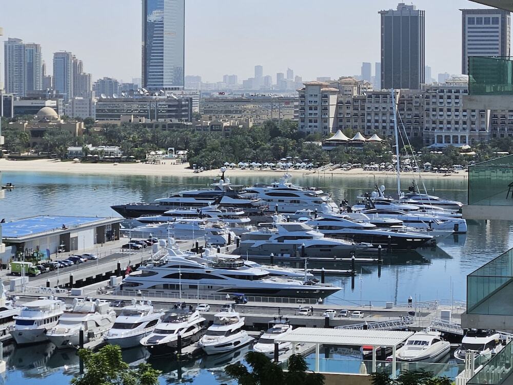 Дубай: Vacay Lettings - Beach Vista  Beachfront