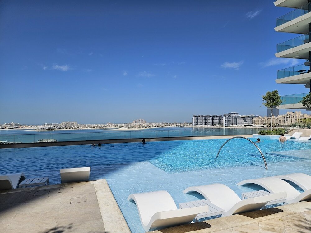 Дубай: Vacay Lettings - Beach Vista  Beachfront