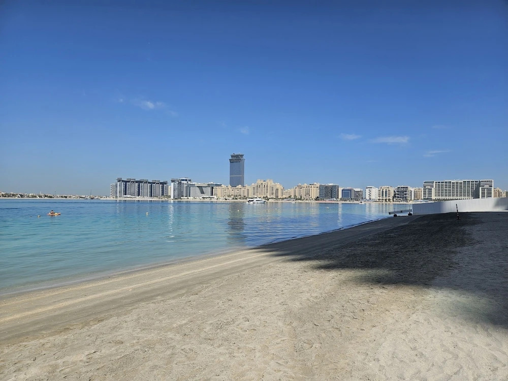 Дубай: Vacay Lettings - Beach Vista  Beachfront