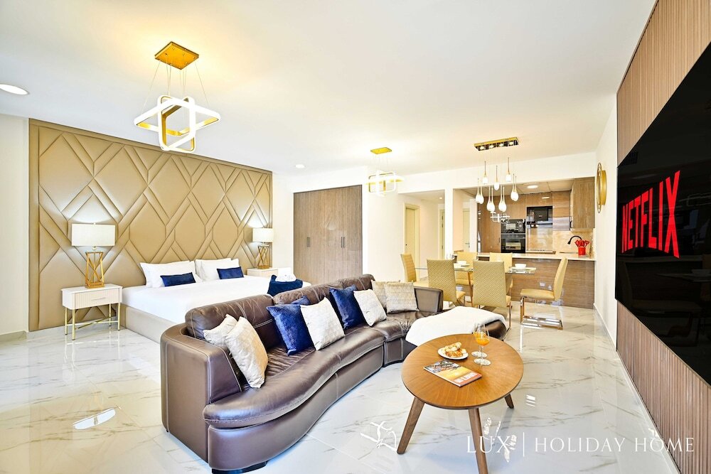Дубай: LUX  The Murjan Sea View Suite