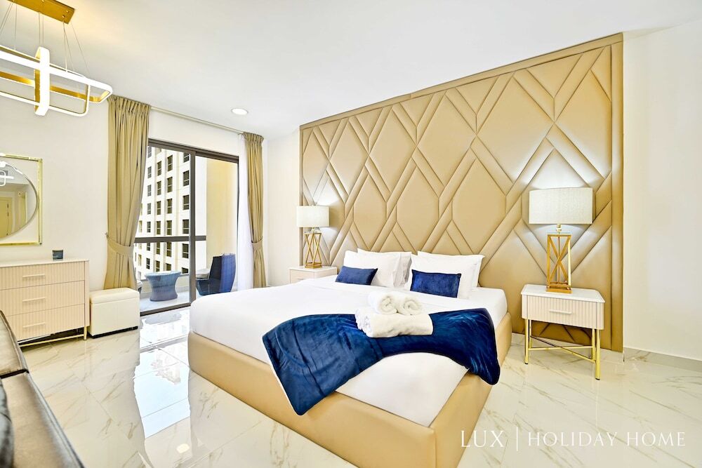 Дубай: LUX  The Murjan Sea View Suite