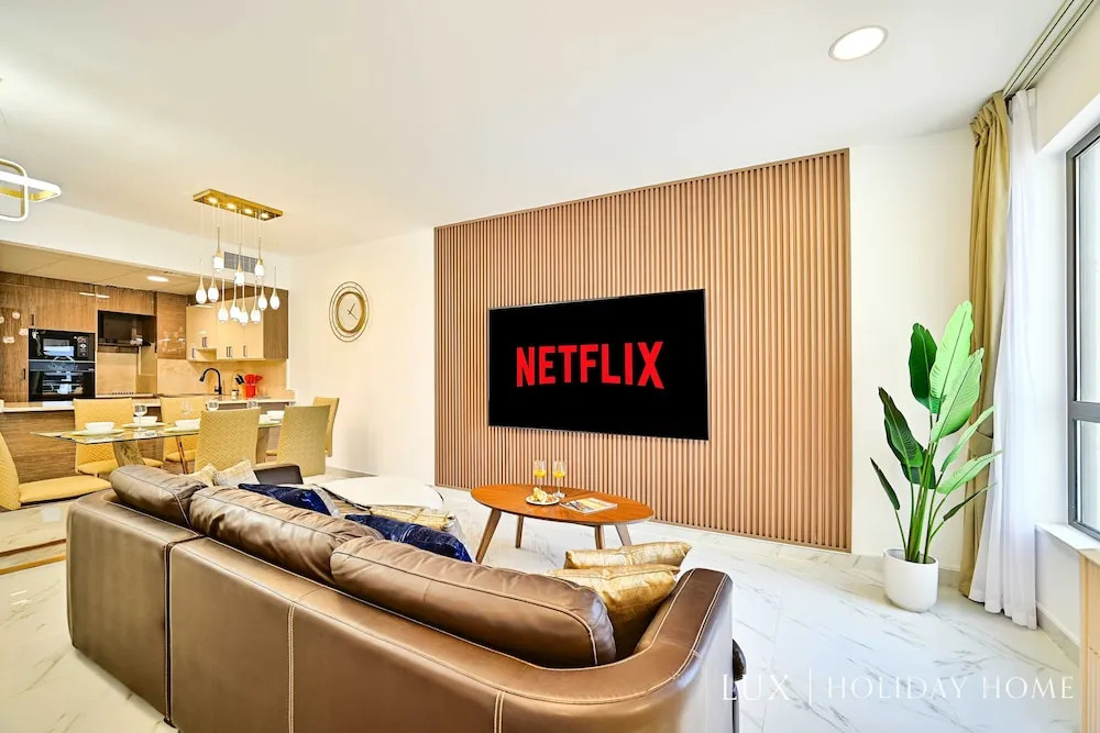 Дубай: LUX  The Murjan Sea View Suite