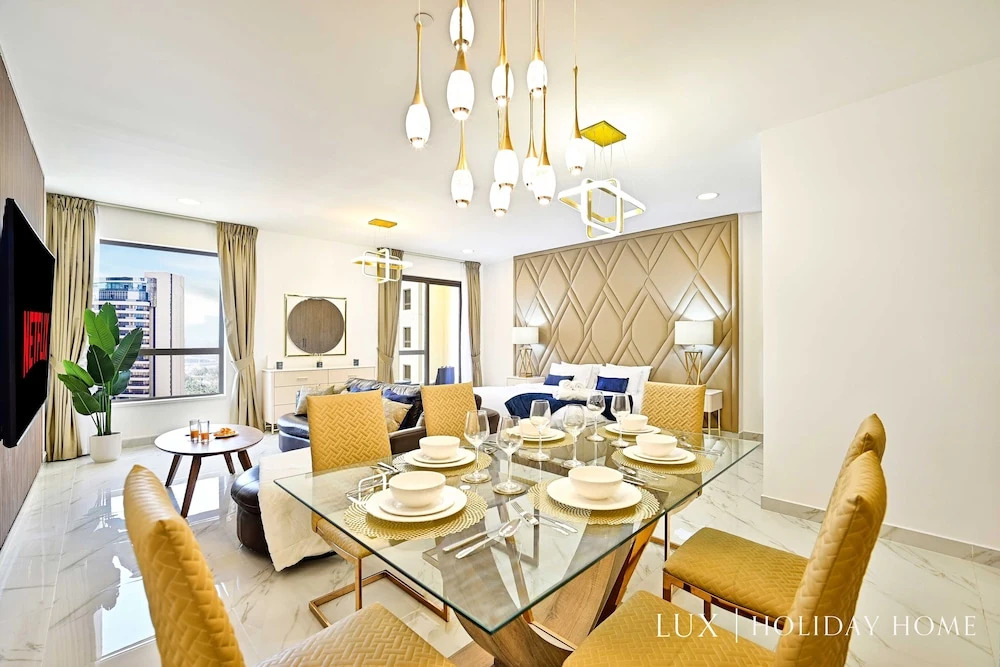 Дубай: LUX  The Murjan Sea View Suite