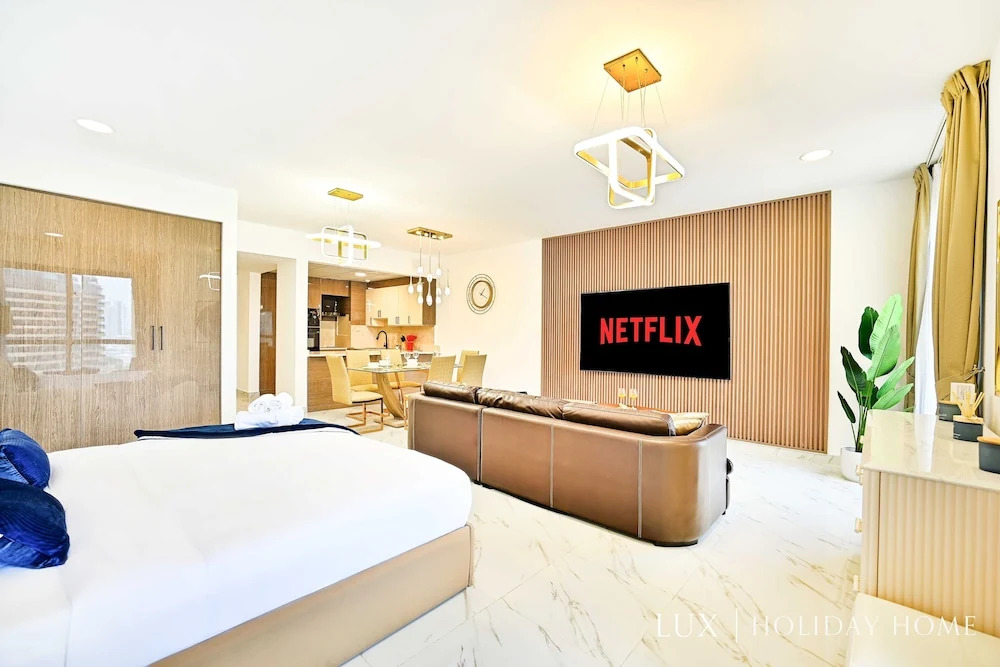 Дубай: LUX  The Murjan Sea View Suite