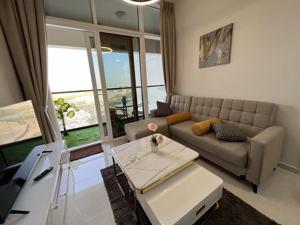 Дубай: Master piece - Lush Green Oasis With Balcony With Stunning Views