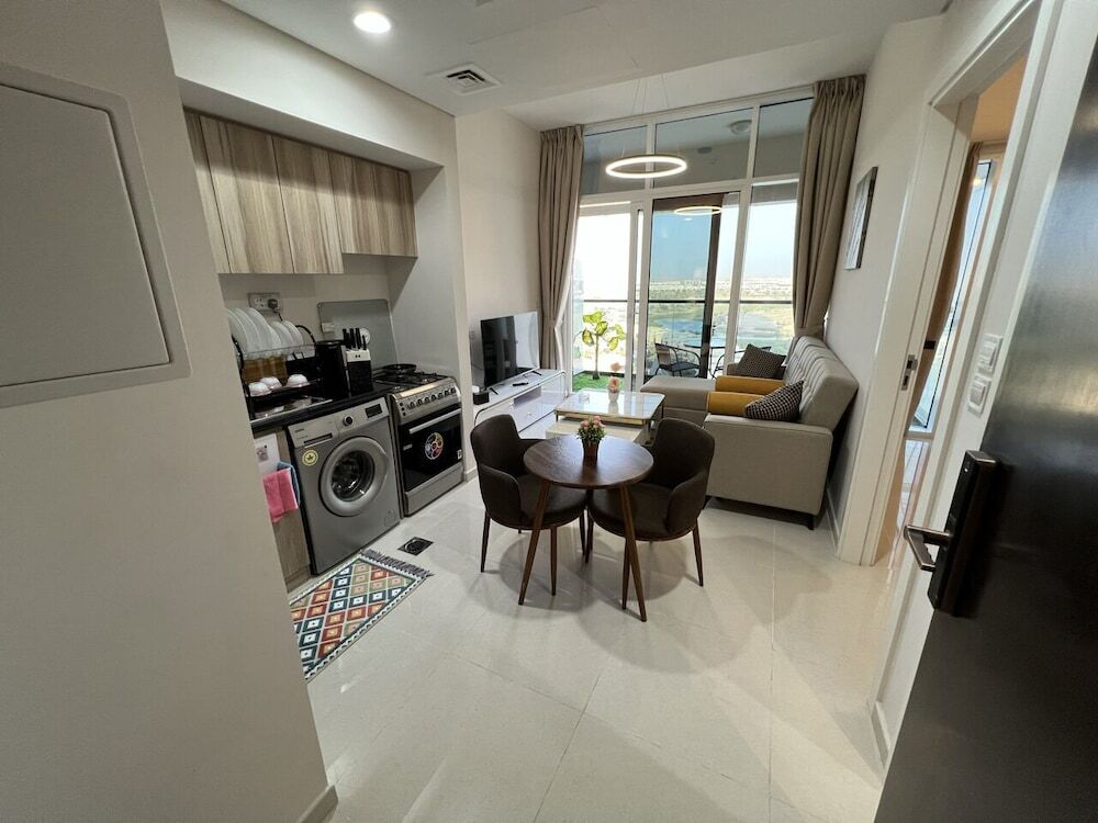 Дубай: Master piece - Lush Green Oasis With Balcony With Stunning Views