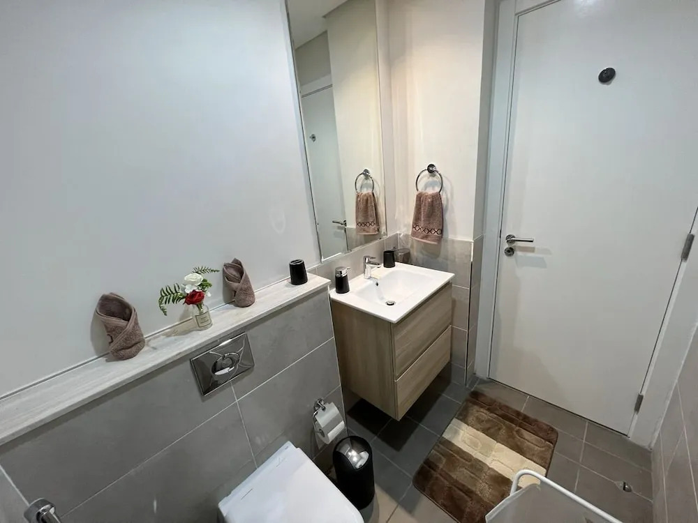 Дубай: Master piece - Lush Green Oasis With Balcony With Stunning Views