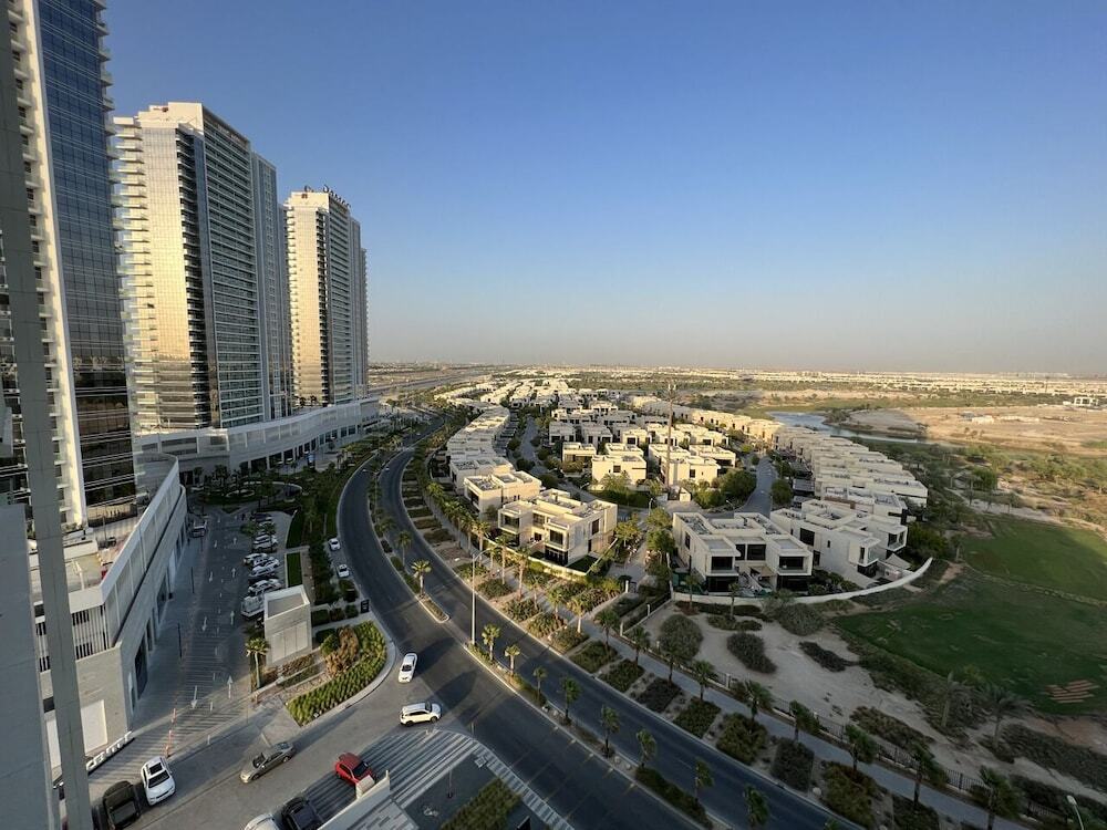 Дубай: Master piece - Lush Green Oasis With Balcony With Stunning Views