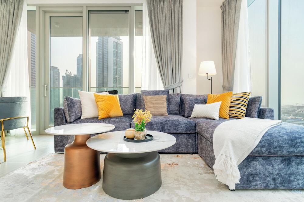 Дубай: Whitesage - Chic Condo With Incredible Fountain and Sea View