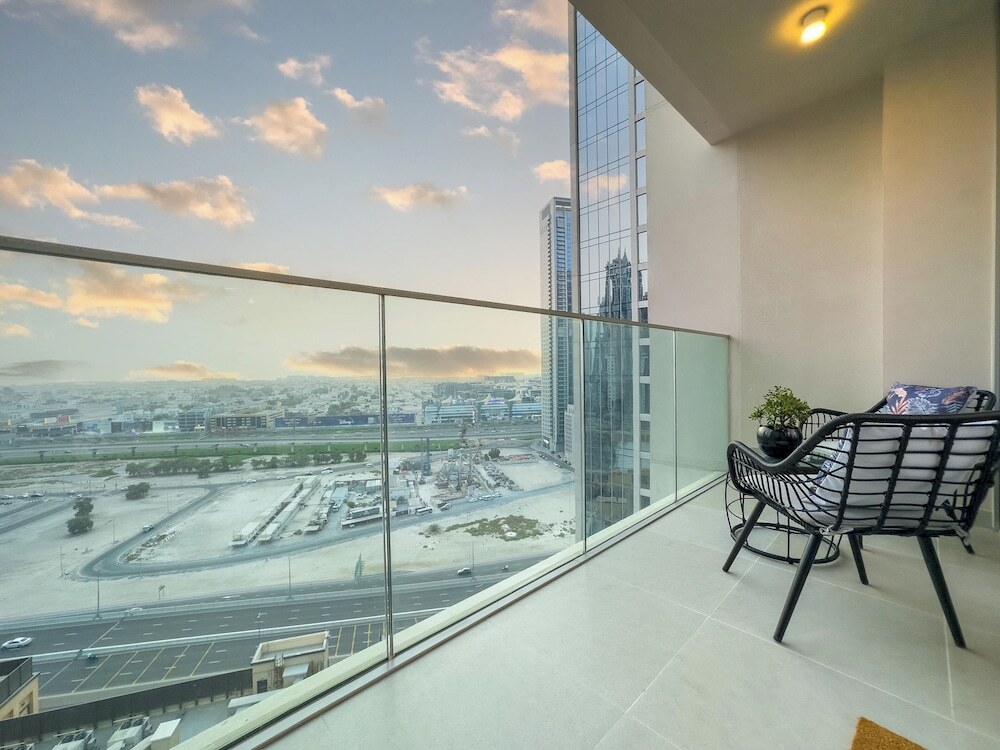 Дубай: Whitesage - Chic Condo With Incredible Fountain and Sea View