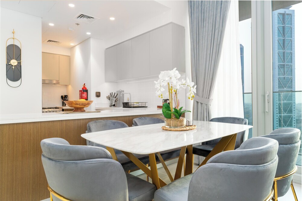 Дубай: Whitesage - Chic Condo With Incredible Fountain and Sea View