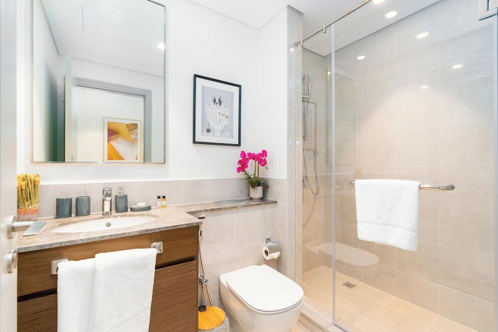 Дубай: Whitesage - Chic Condo With Incredible Fountain and Sea View
