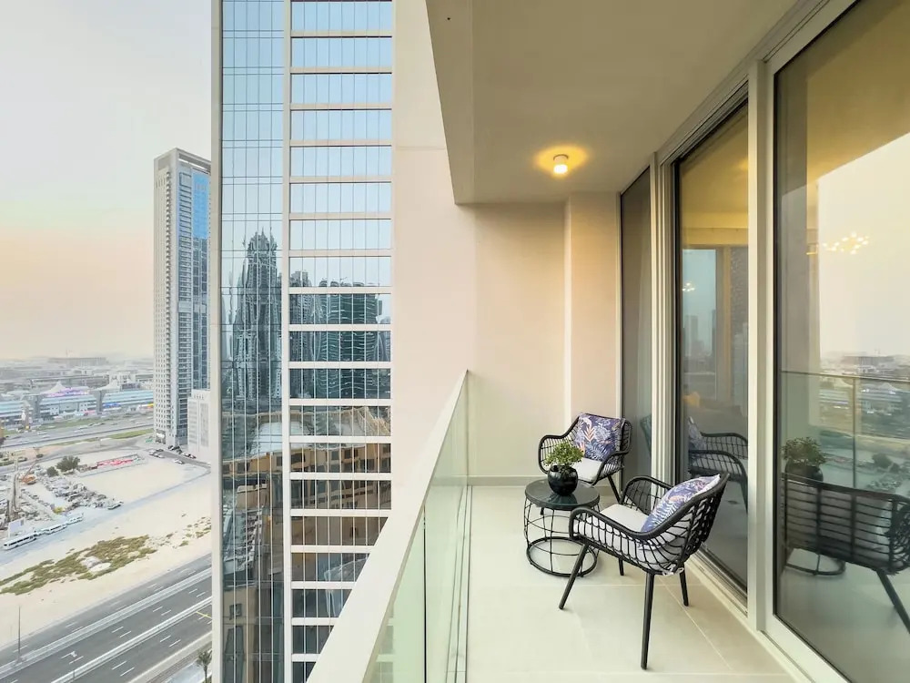 Дубай: Whitesage - Chic Condo With Incredible Fountain and Sea View