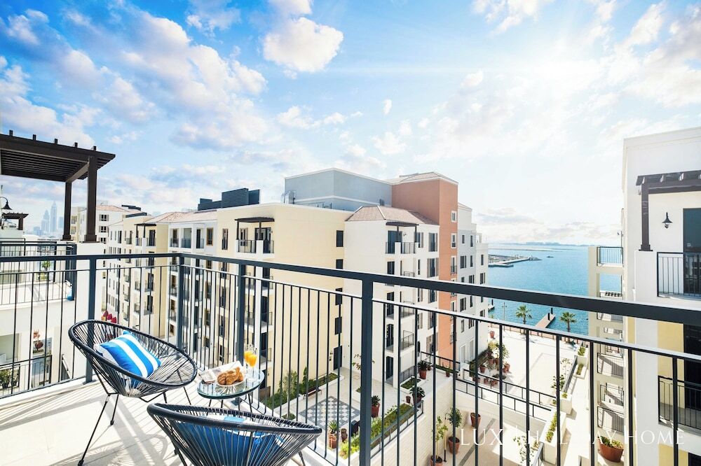 Дубай: LUX  The La Rive Sea View Suite