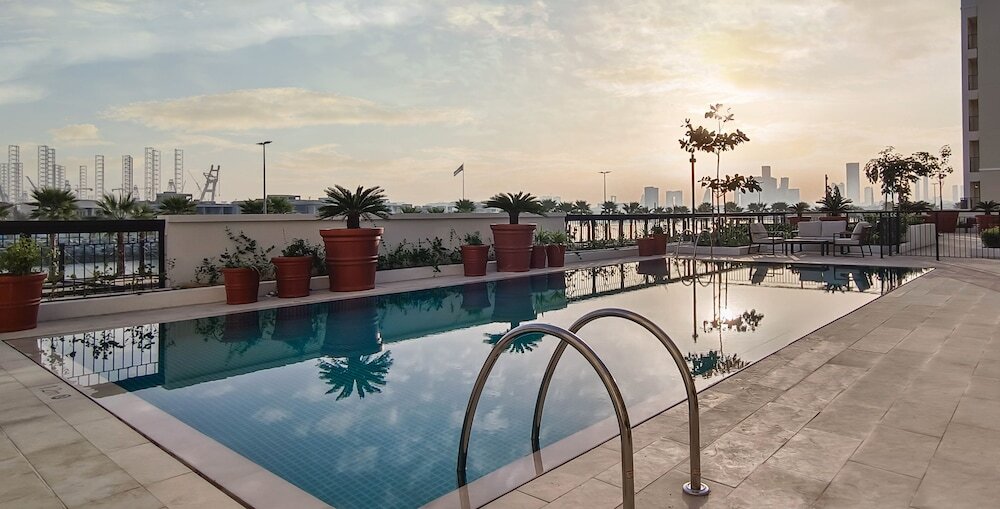 Дубай: LUX  The La Rive Sea View Suite