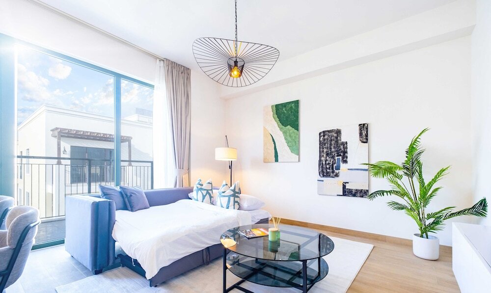 Дубай: LUX  The La Rive Sea View Suite