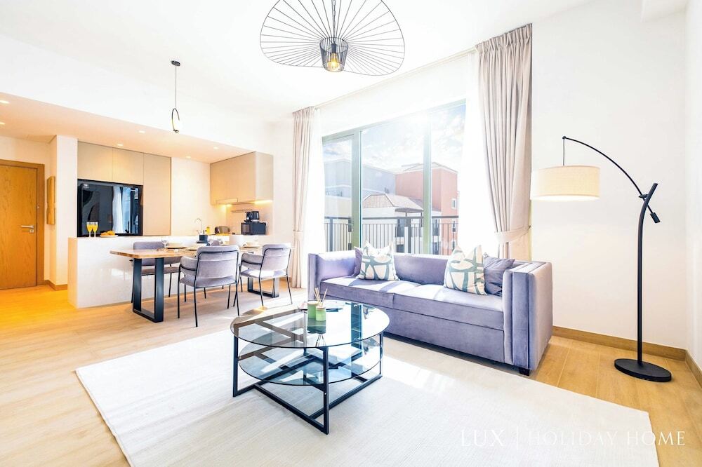 Дубай: LUX  The La Rive Sea View Suite