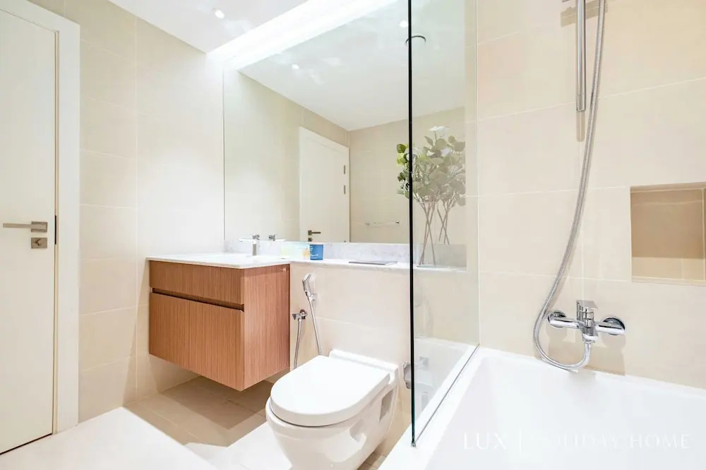 Дубай: LUX  The La Rive Sea View Suite
