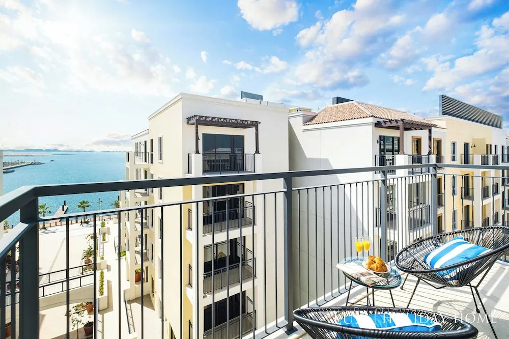 Дубай: LUX  The La Rive Sea View Suite