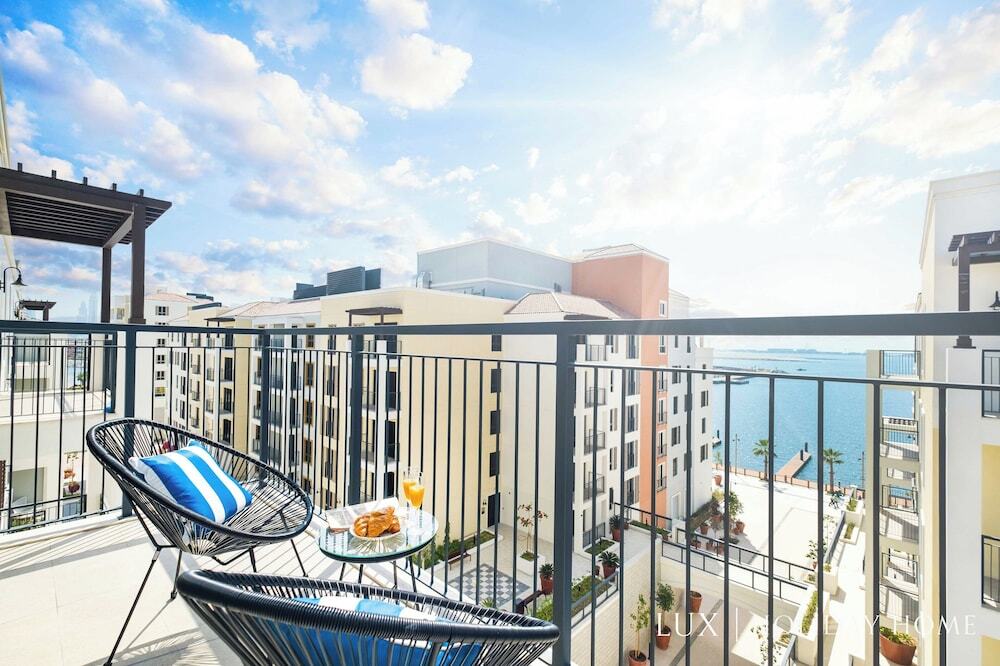 Дубай: LUX  The La Rive Sea View Suite