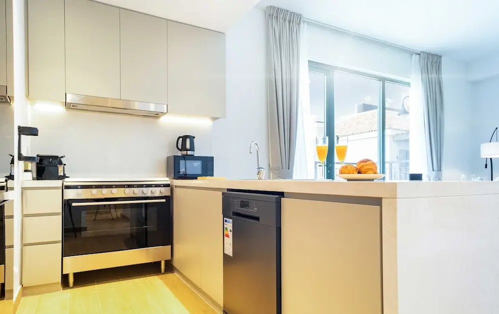Дубай: LUX  The La Rive Sea View Suite