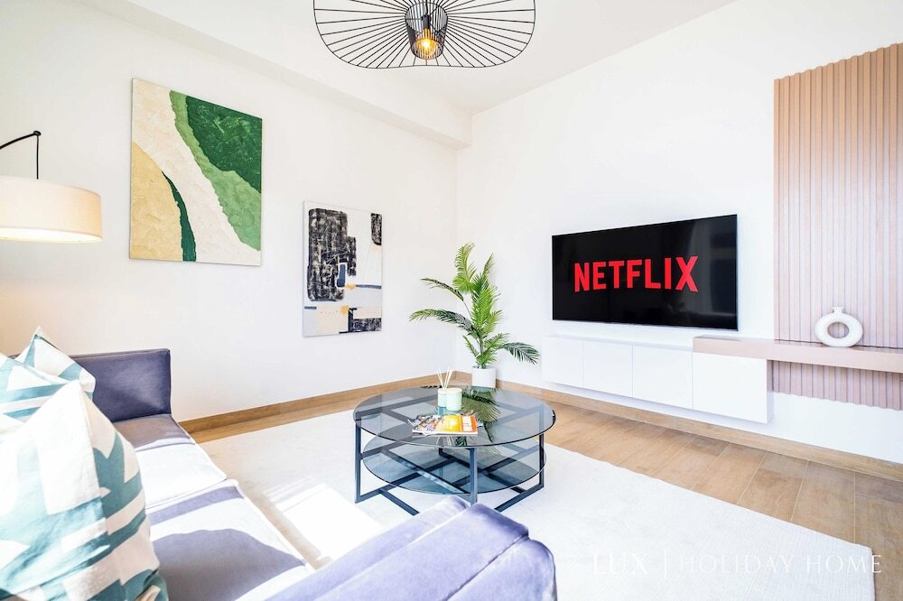 Дубай: LUX  The La Rive Sea View Suite