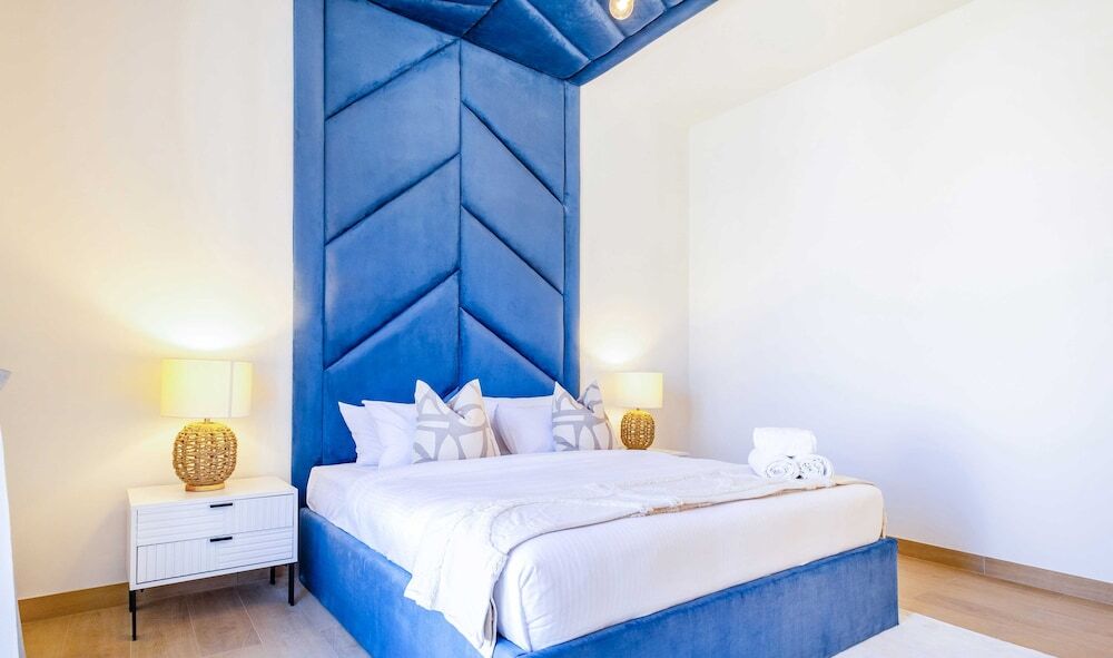 Дубай: LUX  The La Rive Sea View Suite