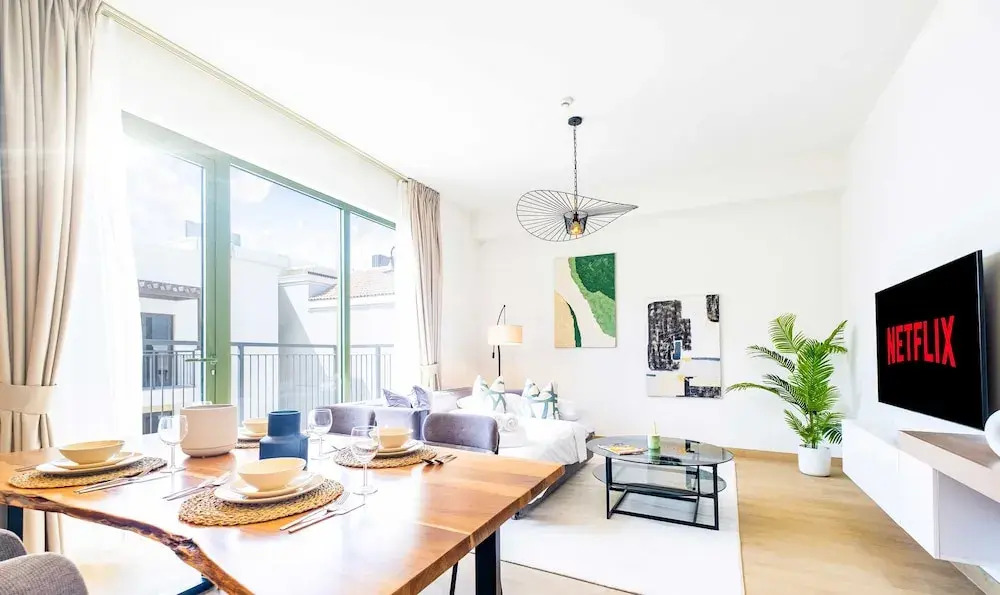 Дубай: LUX  The La Rive Sea View Suite
