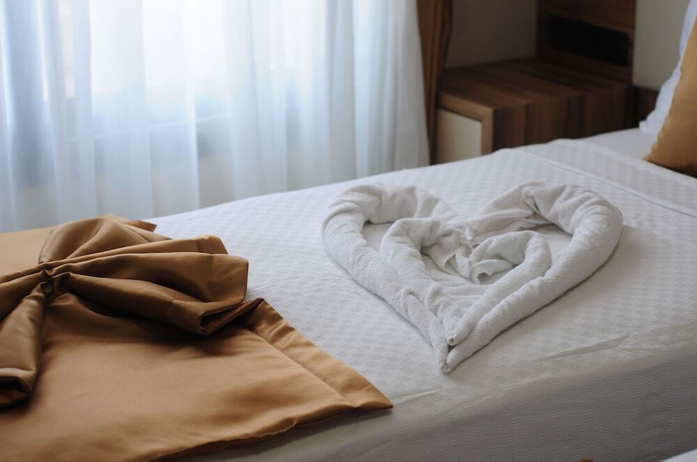 Измир: Grand Hotel (***)